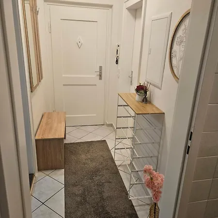 Zentrale & Gemuetliche In Lägenhet *